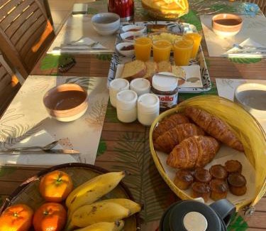 Sainte-Clotilde Bed & Breakfast | Experience La Villa Vie d'Hôte: Guest Rated 9/10 with Pool