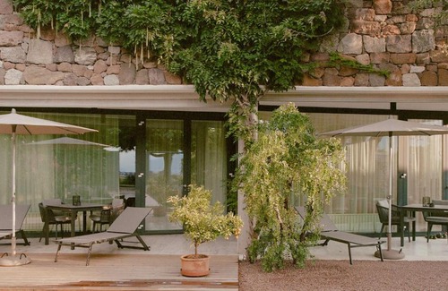 Lana Apartment | La Villetta N°17: Oceanfront Escape with 9.7/10 Rating
