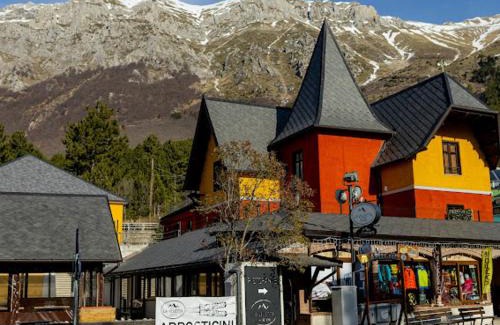Assergi Hotel | Cozy La Villetta: Breakfast & Child-Friendly Rooms Await