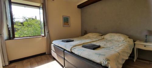 Parnac Bed & Breakfast | Book La Villonnière: Oceanfront Retreat with Pool