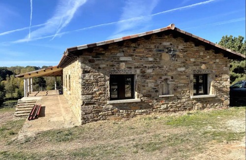 Alcanices House | Discover La Viña: Your Ideal Retreat with Spa & Pool