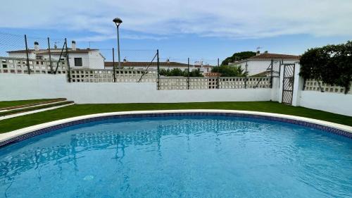 L'Escala House | Relax at La Vinya 02: Family-Friendly with Pool Access