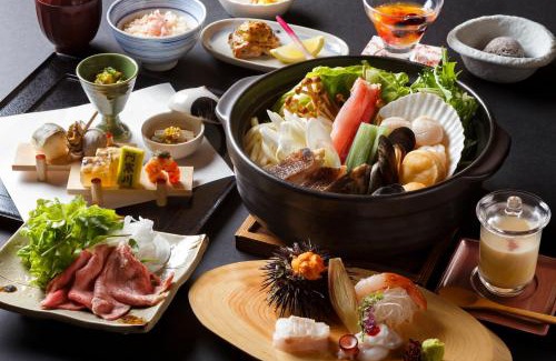 Akanko Onsen Hotel | Discover La Vista Akangawa: Family-Friendly with Hot Tub