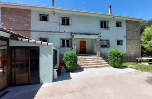Navarredonda de Gredos House | Pet-Friendly Retreat at La Vista de Gredos III, Rated 10/10