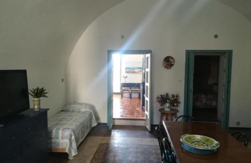 Punta Secca House | Pet-Friendly La Vite Americana with Ocean Views & Breakfast