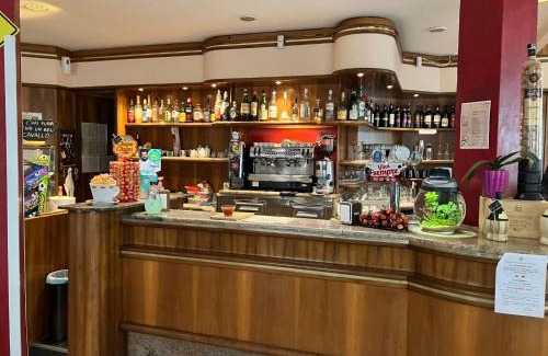 Villanova sullʼArda Hotel | Relax at La Voglia: Family-Friendly Dining and Comfort