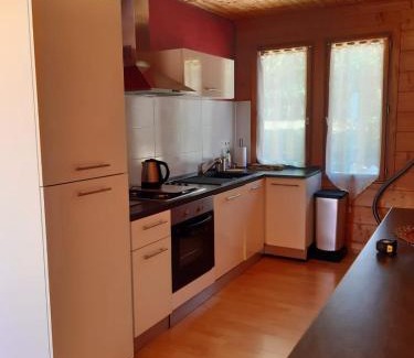 Saint-Leon-sur-Vezere Ski Chalet | Unwind at La voie de l'hirondelle with Pool & Ocean Views