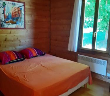 Saint-Leon-sur-Vezere Ski Chalet | Unwind at La voie de l'hirondelle with Pool & Ocean Views