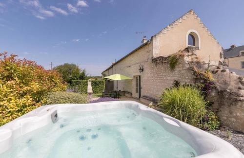 Lerne House | Experience The Flywhere: Scenic Views & Relaxing Amenities