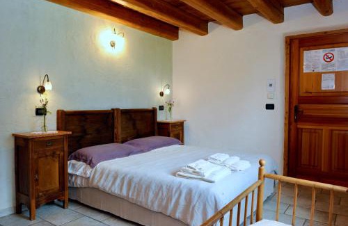 Verrayes House | La Vrille - Cozy Rooms with Family and Pet-Friendly Amenities