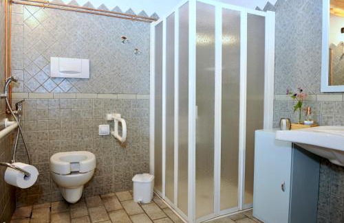 Verrayes House | La Vrille - Cozy Rooms with Family and Pet-Friendly Amenities