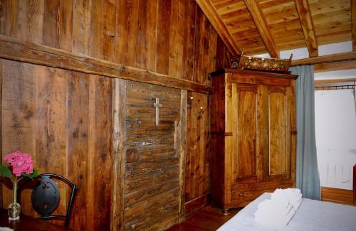 Verrayes House | La Vrille - Cozy Rooms with Family and Pet-Friendly Amenities