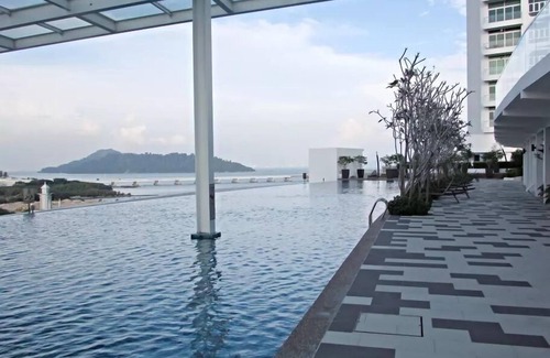 Bayan Lepas Apartment | Experience La Vue at Oceanfront: Family-Friendly Retreat