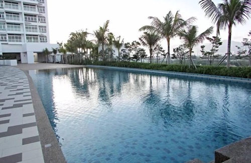 Bayan Lepas Apartment | Experience La Vue at Oceanfront: Family-Friendly Retreat