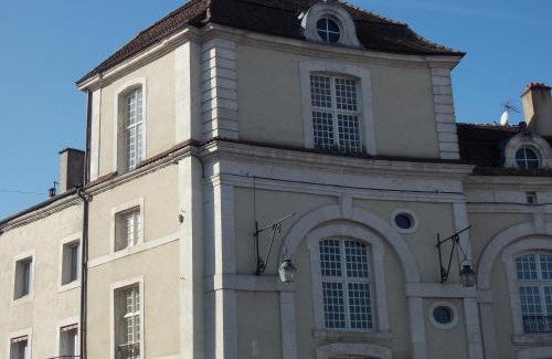 Commercy House | Indulge at La Vue De Château: 5-Star Spa & Hot Tub Retreat