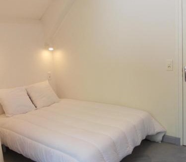 Jassat Apartment | Discover La Vue sur le Paradis: Budget-Friendly Getaway