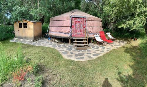 San Lorenzo de El Escorial Cabin | Pet-Friendly Retreat at La Yurta de Gaia - Rated 7.8/10