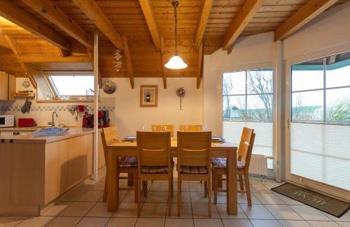 Wremen House | Oceanfront Family Retreat: LA19 - Strandvogt 3 Komfort