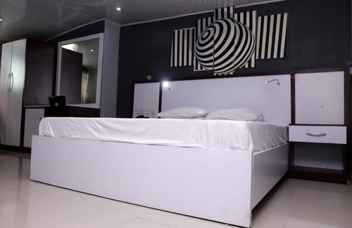 Port Harcourt Hotel | Labake Cottage Hotel: Family-Friendly Retreat with Spa & Dining