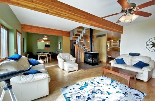 St Ignace House | Oceanfront Retreat: LaBarbe Bleu - A Family-Friendly Escape