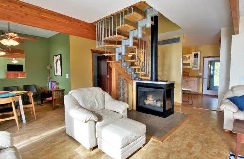 St Ignace House | Oceanfront Retreat: LaBarbe Bleu - A Family-Friendly Escape