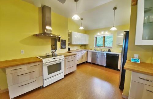 St Ignace House | Oceanfront Retreat: LaBarbe Bleu - A Family-Friendly Escape