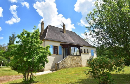 Villefranche-du-Perigord House | Inviting Lantheuil Home with Garden and Pet-Friendly Amenities