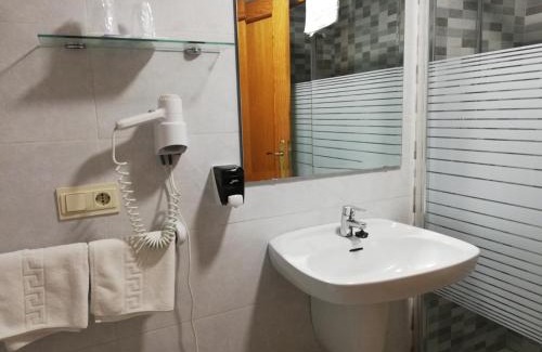 Pinos Genil Hotel | Discover Labella María: Family-Friendly with Top Amenities