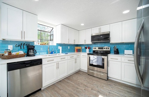 St. Augustine House | Pet-Friendly Oasis: 5BR Near Beach & Downtown, Rated 10/10