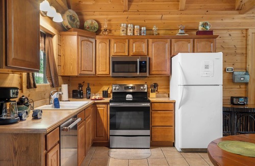 Branson Cedars Cabin | Serene Retreat with Hot Tub & Firepit Near Big Cedar