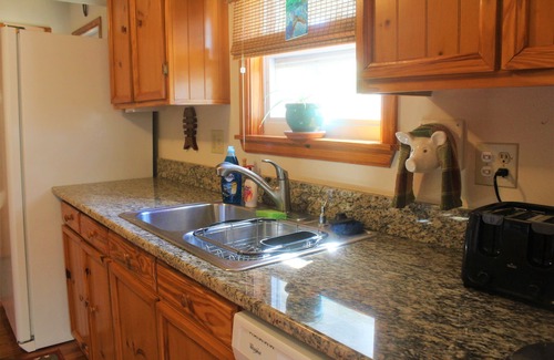 Dunnellon House | Explore Rainbow River: Pet-Friendly Escape with Kayak Access