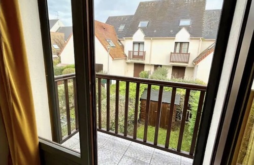 Courseulles-sur-Mer Apartment | Oceanfront Retreat at Labri Côtier - Guest Rated 10/10!