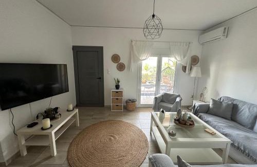 Kokkoni House | Experience Labrini's House: Oceanfront Bliss for Families