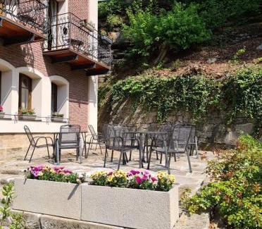 Hrensko House | Discover Labský Dvůr: Pet-Friendly Retreat with Kitchen Access