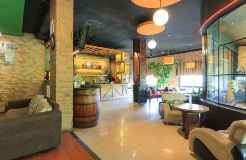 Panakkukang House | Cozy Labuana Homestay & Cafe Garden: Family-Friendly Retreat