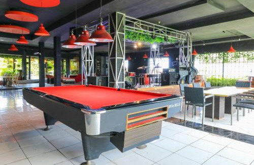 Panakkukang House | Cozy Labuana Homestay & Cafe Garden: Family-Friendly Retreat