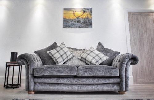 Killin Villa | Laburnam Villa: 4-Star Family & Pet-Friendly Retreat in Killin