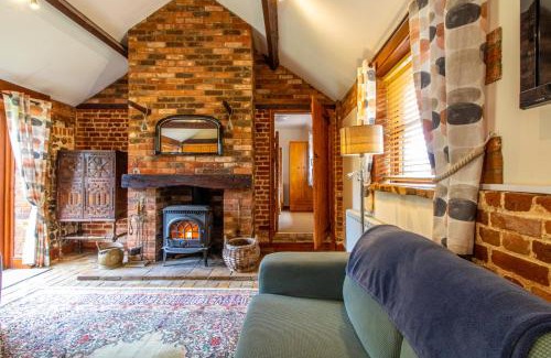 Tunstead House | Pet-Friendly Laburnum Holiday Cottage with Hot Tub & Amenities
