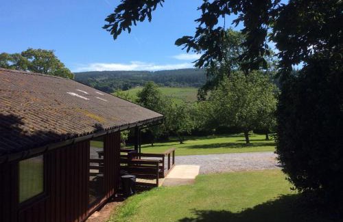 Minehead House | Accessible Laburnum Lodge: Sleeps 6, Pet & Child Friendly
