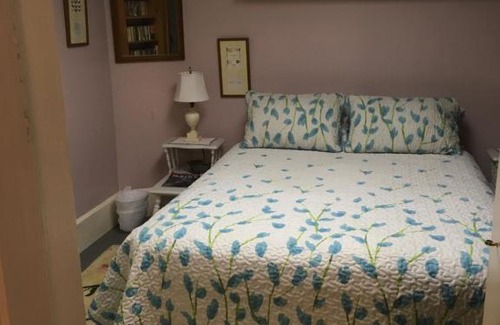 Dexter House | Comfortable Labyrinthia Guest House with Dining & Kitchen