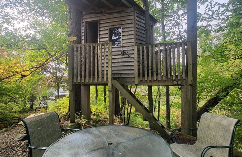 Lac-Brome House | Charming Lac Brome Suite with Lakeview and Premium Amenities