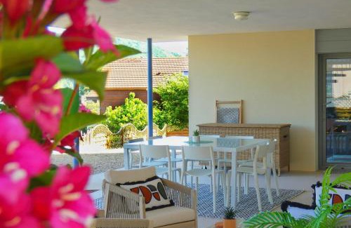 Bilieu Apartment | LAC CASA 60' Sixties-style flat with terrace overlooking the lake 300 m