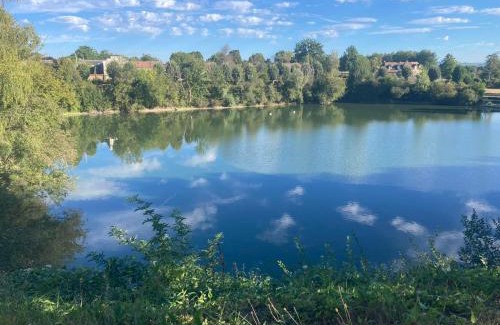 Herry Apartment | Tranquil Lac De Lumiere: Guest Rated 9.8, Pet Friendly Escape