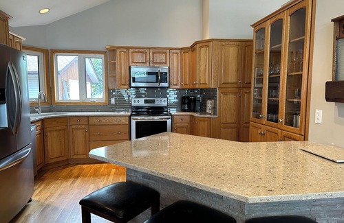 Lac du Bonnet Cottage | Discover Lac du Lakehouse: Waterfront 3BR Family Retreat