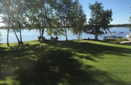 Lac du Bonnet Cottage | Discover Lac du Lakehouse: Waterfront 3BR Family Retreat