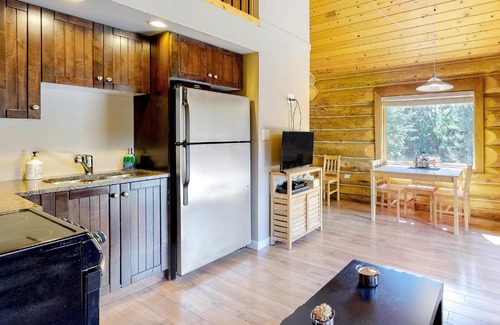 Lac Le Jeune House | Discover Lac Le Jeune #17: Pet & Child Friendly Retreat