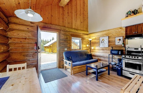 Lac Le Jeune House | Discover Lac Le Jeune #17: Pet & Child Friendly Retreat
