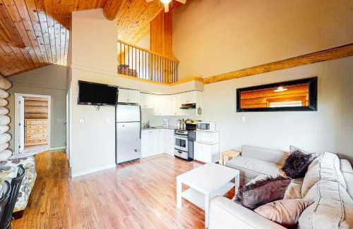Lac Le Jeune House | Discover Lac Le Jeune #30: Family & Pet Friendly Retreat