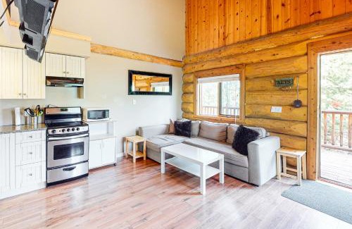 Lac Le Jeune House | Discover Lac Le Jeune #30: Family & Pet Friendly Retreat
