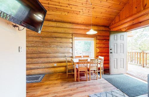 Lac Le Jeune House | Relax at Lac Le Jeune #4 - Pet & Child Friendly Retreat